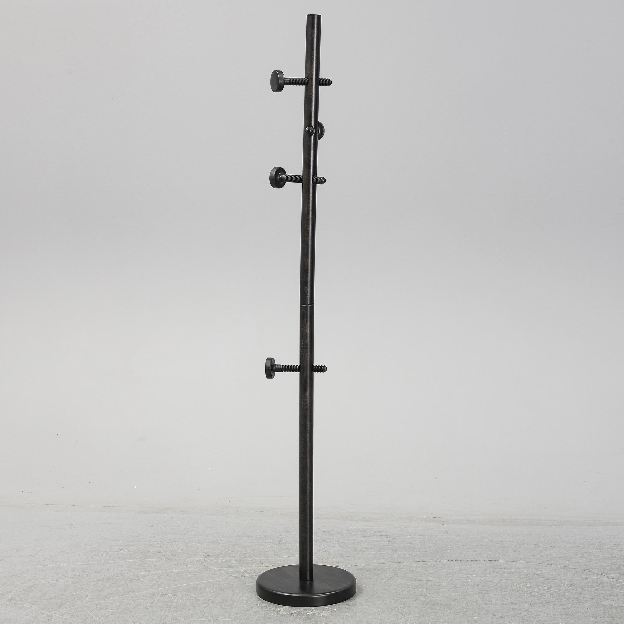 STUDIO DEJAWU, "Skruvad Coat Hanger", Essem Design 2020.