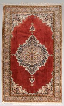 MATTA, turkisk. Ca 340 x 205 cm.
