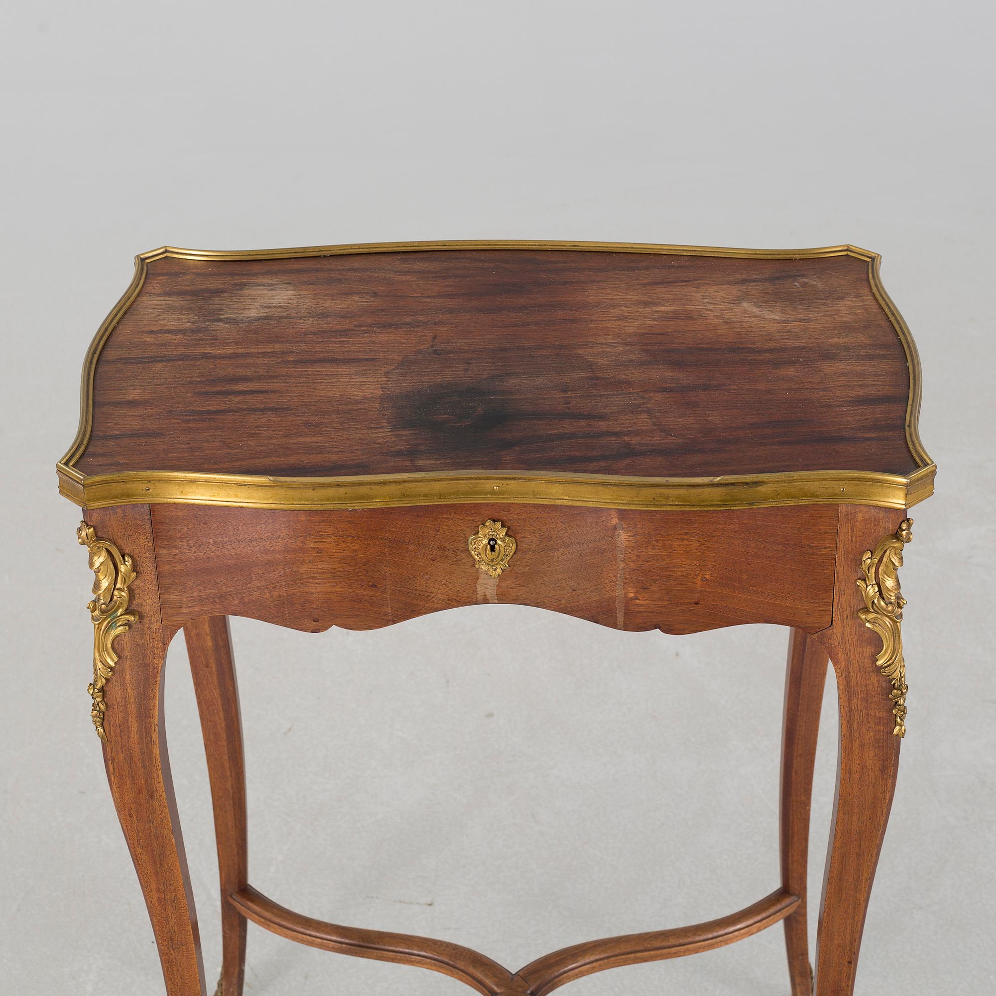 BORD, nyrokoko, signerat P. Sormani (Paul Sormani), Paris, 1800-talets andra hälft.