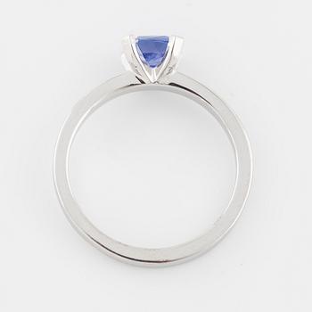 RING, med tanzanit ca 0.80 ct.