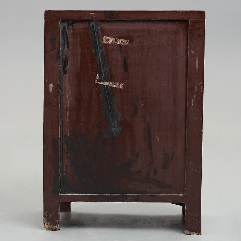 A carved and gilt wooden cabinet, Qing dynasty (1664-1912).