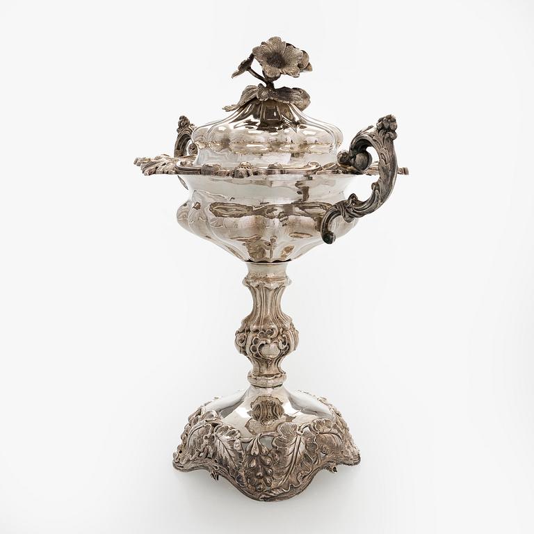 A Neo-Rococo silver bowl, maker's mark of Johan Theodor Palmgren, Norrköping, Sweden 1861. .