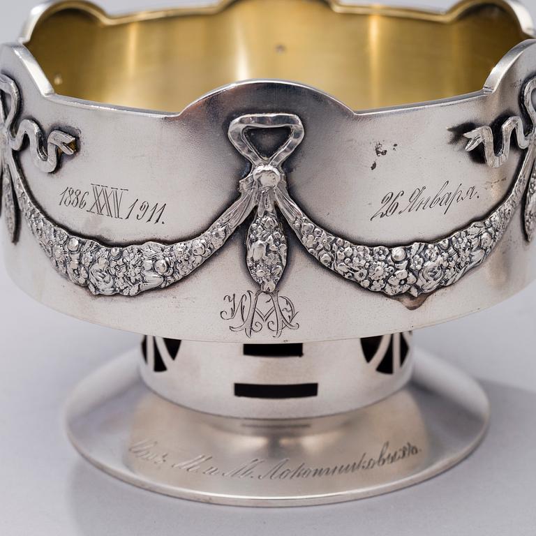 A RUSSIAN SILVER SUGAR BOWL AND MILK JUG, Moscow 1908-17, Vasili Andreev, silver weight 420 g.