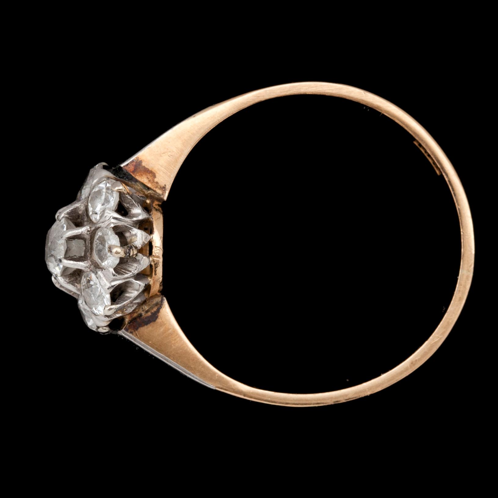 RING, guld 18k, med 9 st briljantslipade diamanter, tot ca 0,45 ct. Vikt ca 4 g.