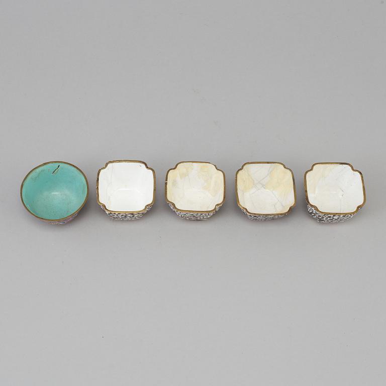 A chinese cloisonné tray, 20th century, and five enamel on copper cups, late 19th/early 20th century.