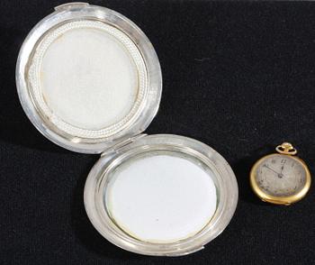 DAMUR SAMT PUDERDOSA, 18K guld resp silver.