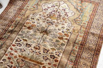 A silk Kayseri, c. 176 x 117 cm.