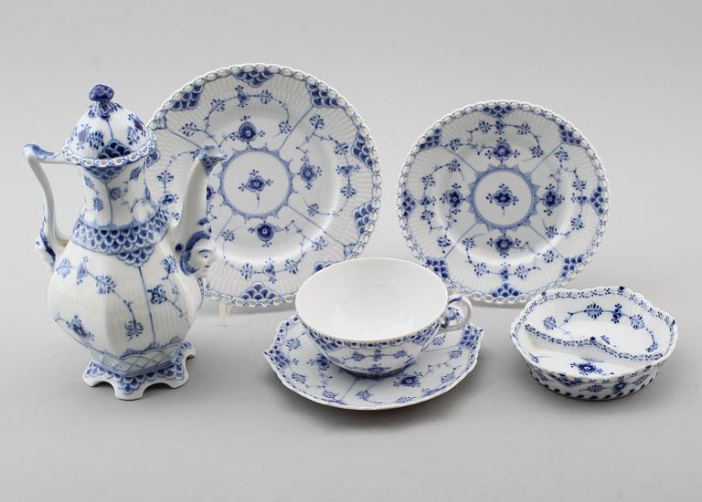 SERVISPORSLIN, 32 delar, musselmålad, Royal Copenhagen.