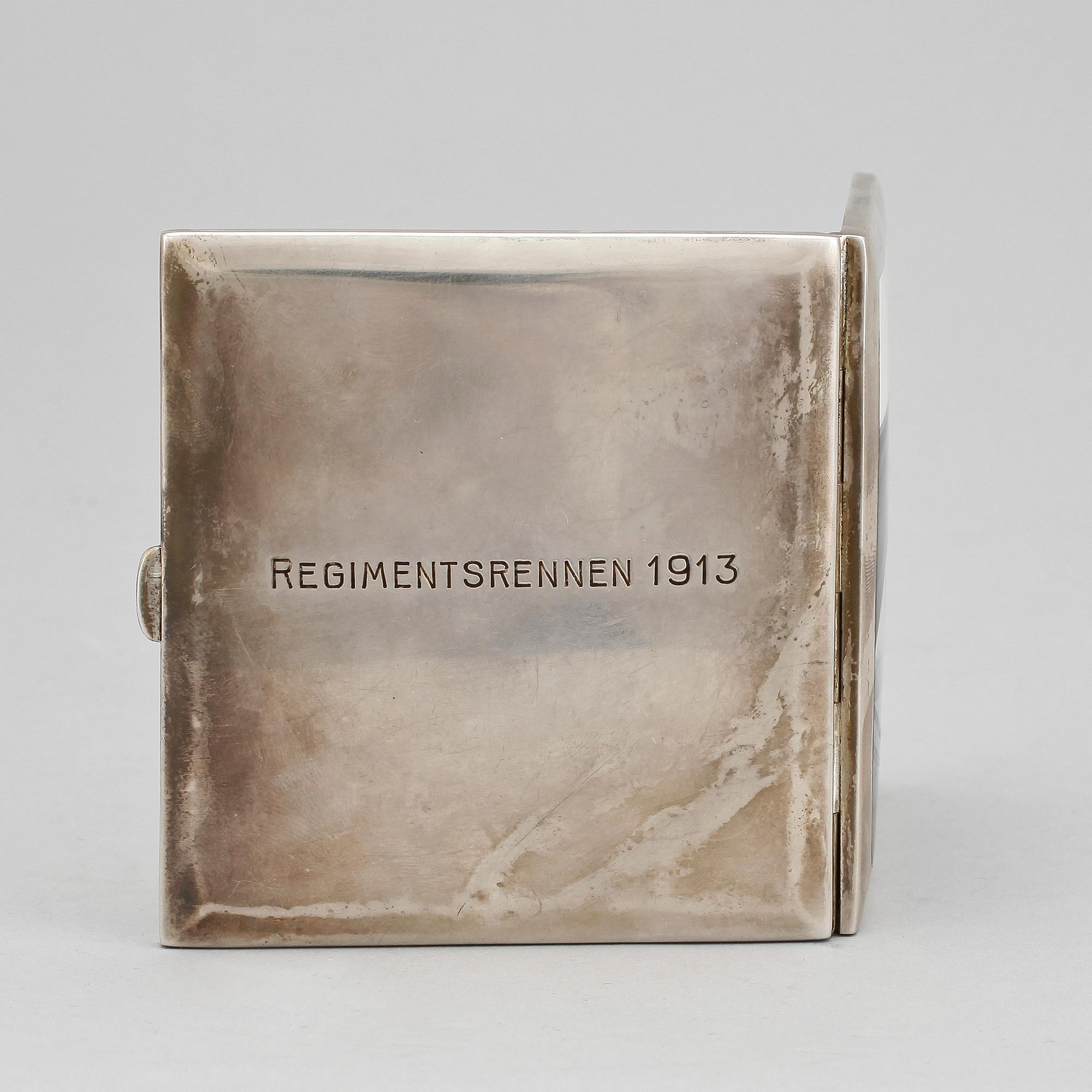 CIGARETTETUI, silver samt emalj, Tyskland, 1900-tal. Vikt ca 150 gram,