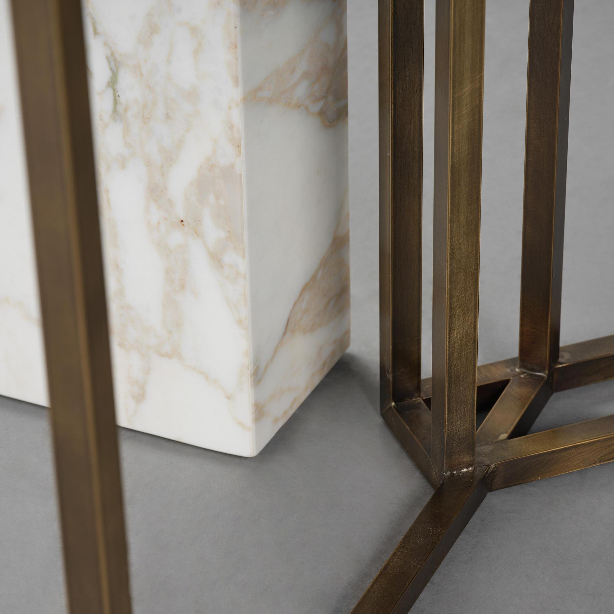 Andrea Parisio, matbord, "Plinto Rectangular", Meridiani, Italien, efter 2015.
