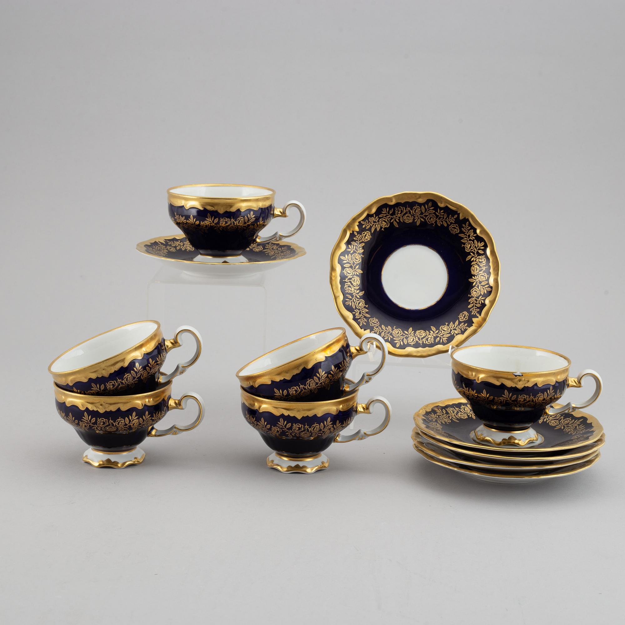 A German dinner service, 20th Century.