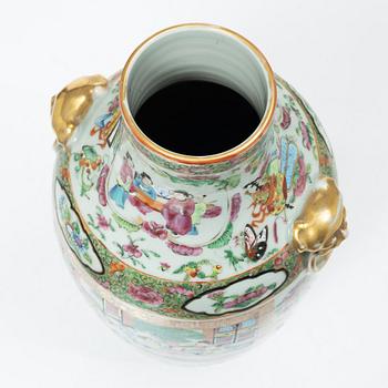 A porcelain 'Rose medallion' floor vase, Kanton, China, 19th century.