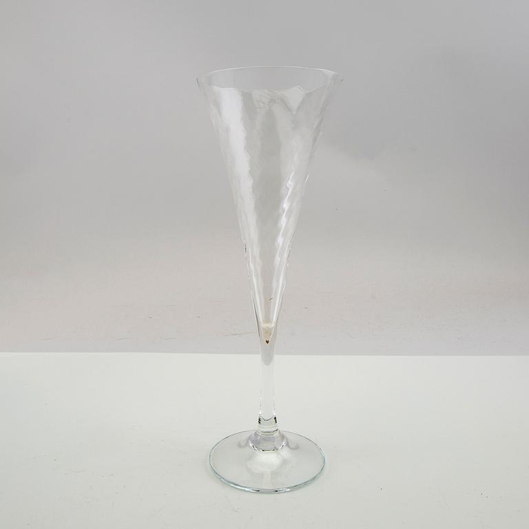 Gunnar Cyrén, champagne glasses 19 pcs "Helena", Orrefors second half of the 20th century.