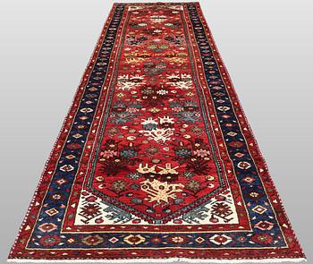 Gallerimatta, Hamadan, ca 412 x 108 cm.