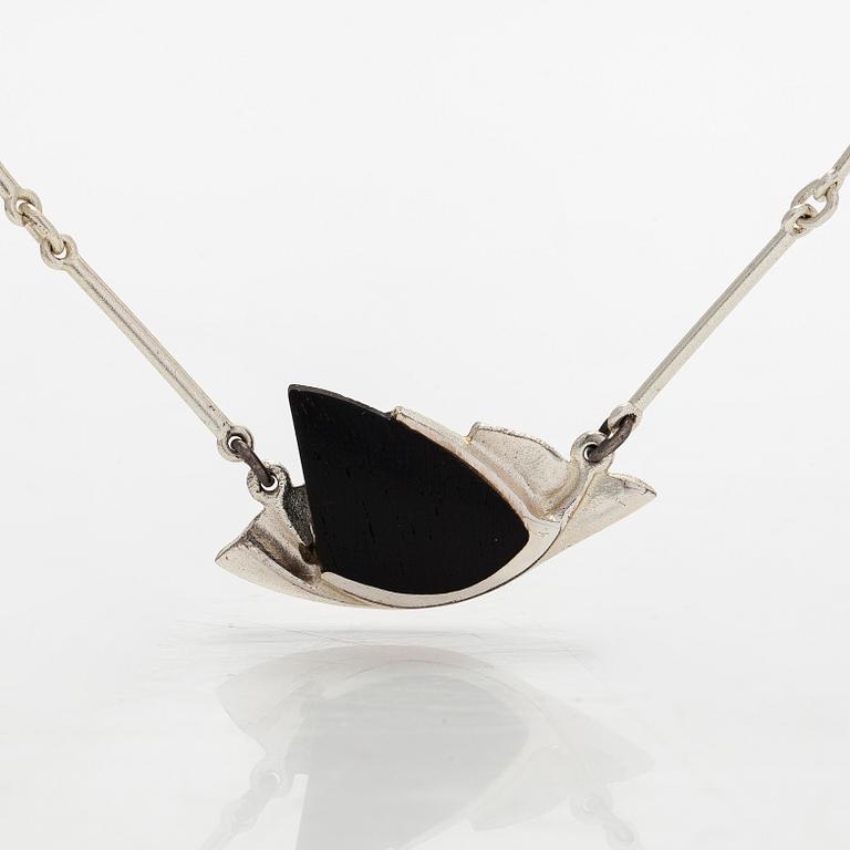 Zoltan Popovits, halsband, sterlingsilver och ebenholts, Lapponia 1987.