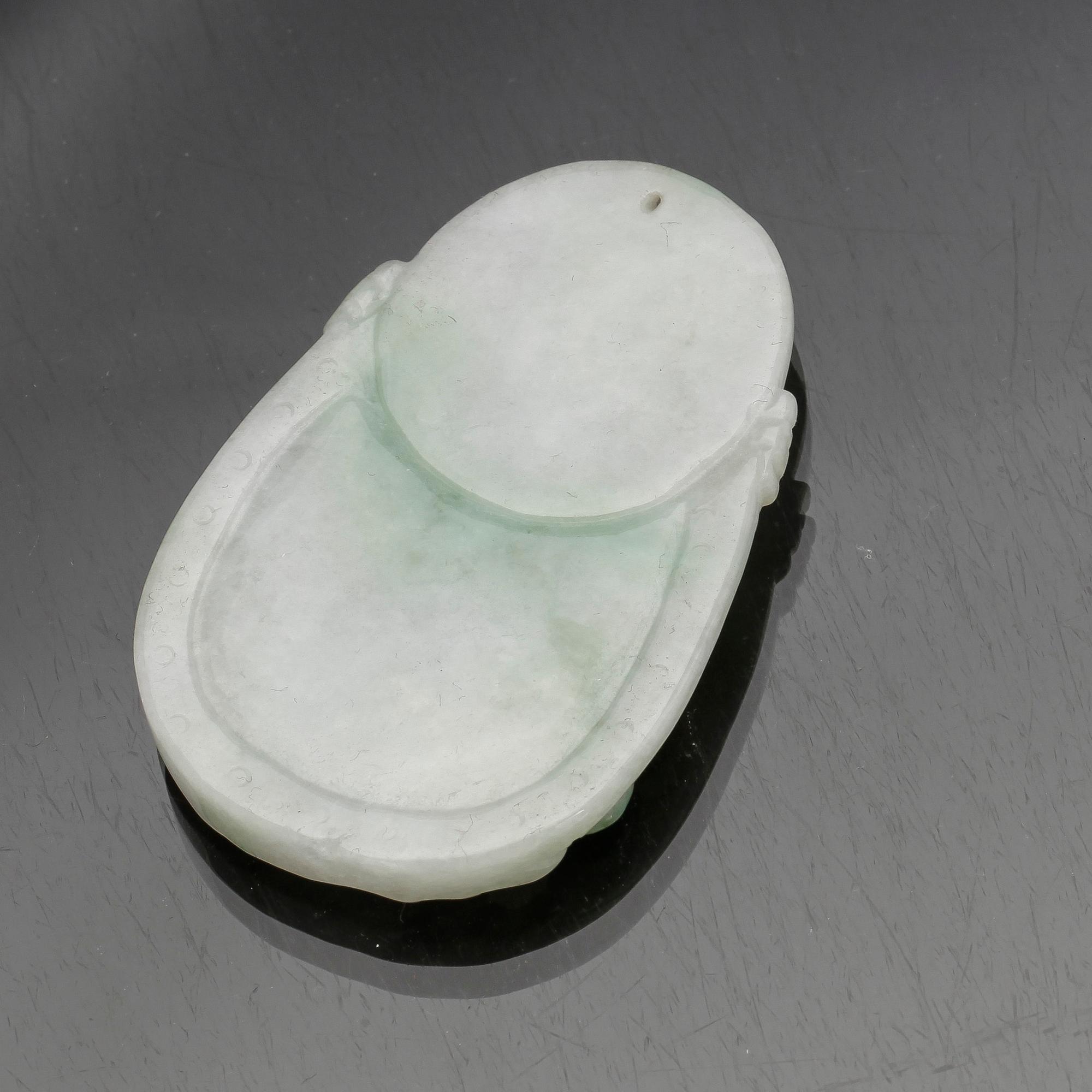HÄNGSMYCKE, nefrit, Kina, modern tillverkning.