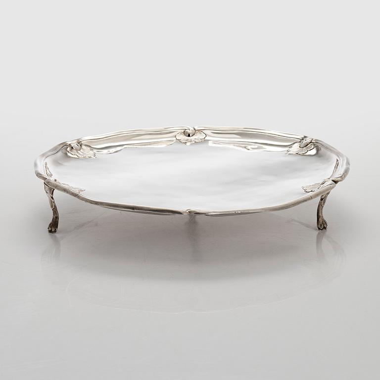 Serving dish, silver, 18th century, indistinct mark.
