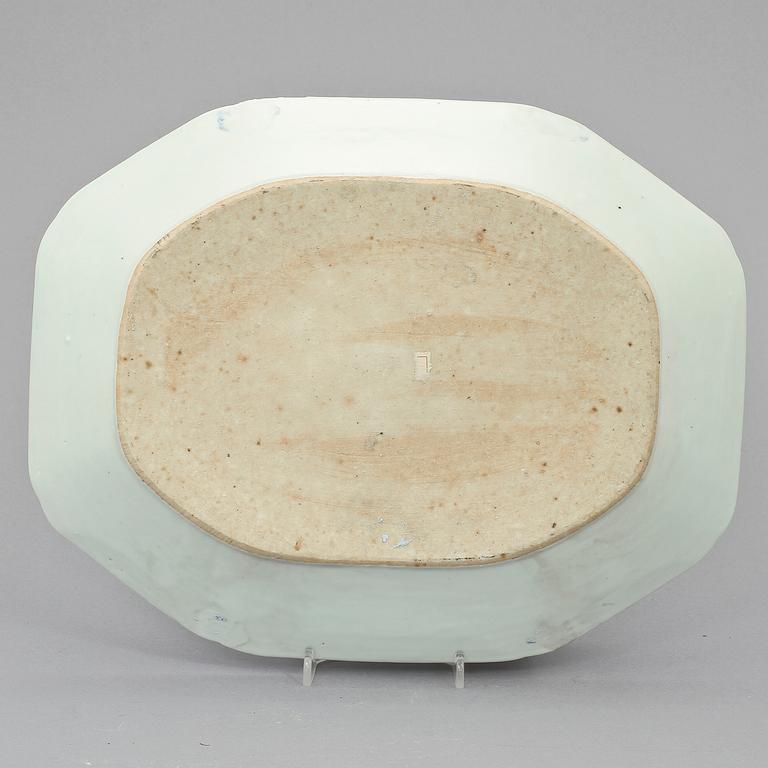 STEKFAT samt UNDERFAT, porslin, Kina, 1800-tal.