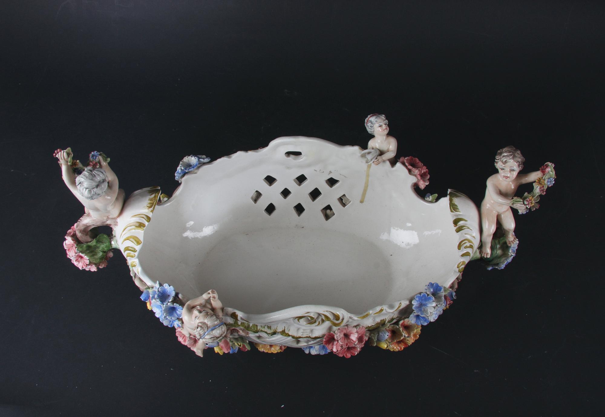 JARDINIERE, flintgods, rokokostil.
Proveniens: Git Gay.