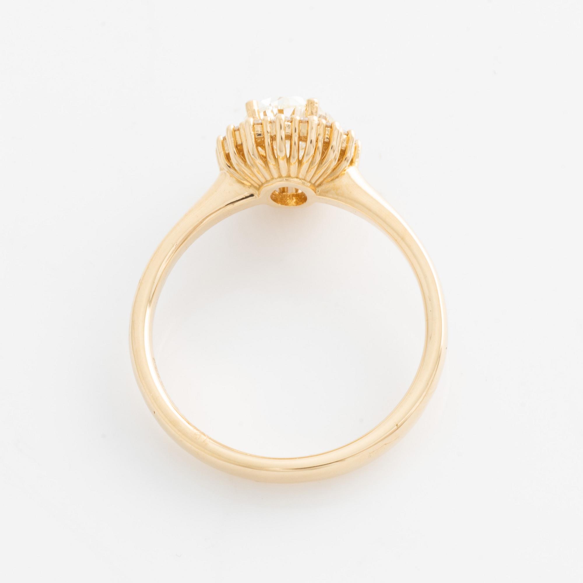 Ring with oval diamond and brilliant-cut diamonds. Accompanied by GIA report.