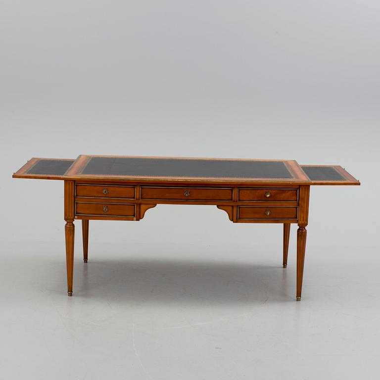 SKRIVBORD, Louis Seize-stil, 1900-talets andra hälft.