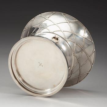 A Johan Rohde 830/1000 silver centerpiece/ bowl, Georg Jensen, Copenhagen 1918, design nr 268.