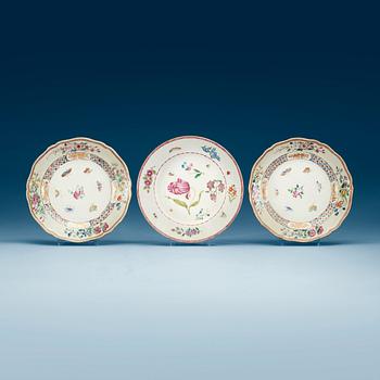 A set with three famille rose dinner plates, Qing dynasty, Qianlong (1736-95).