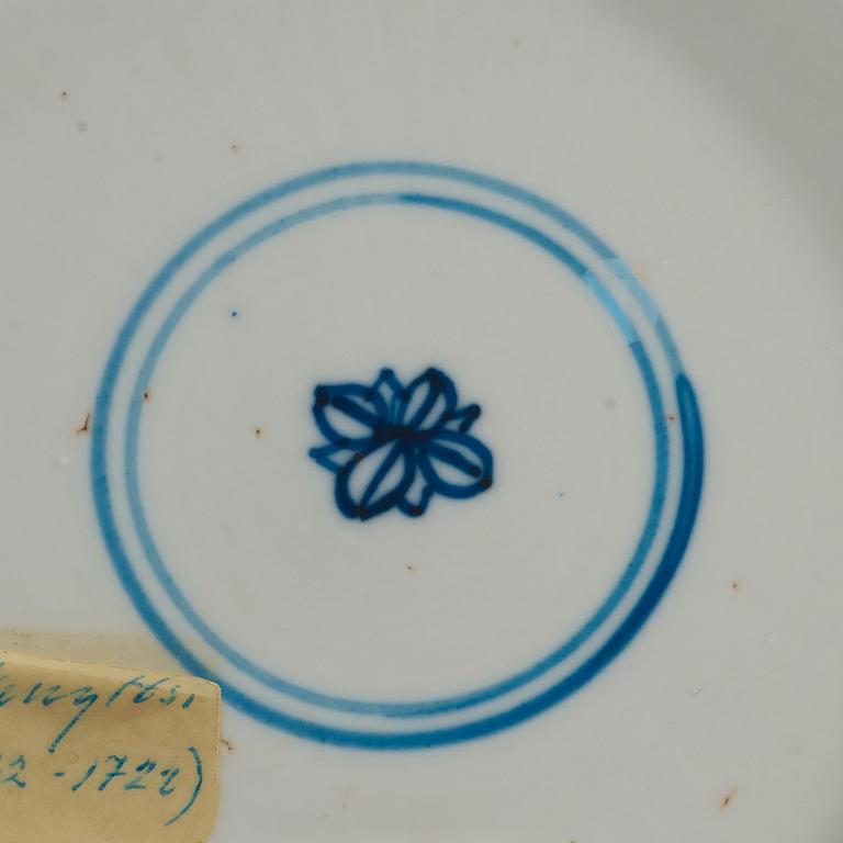 A blue and white charger, Qing dynasty, Kangxi (1662-1722).