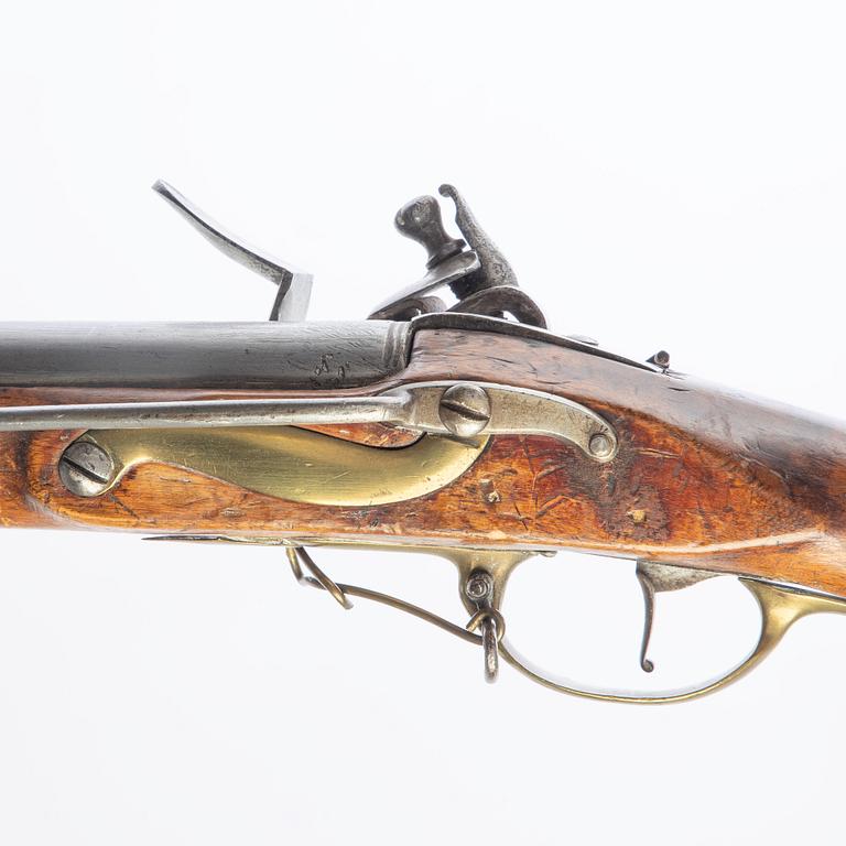 Flintlåsgevär, svenskt, dragongevär m/1778, med bajonett.
