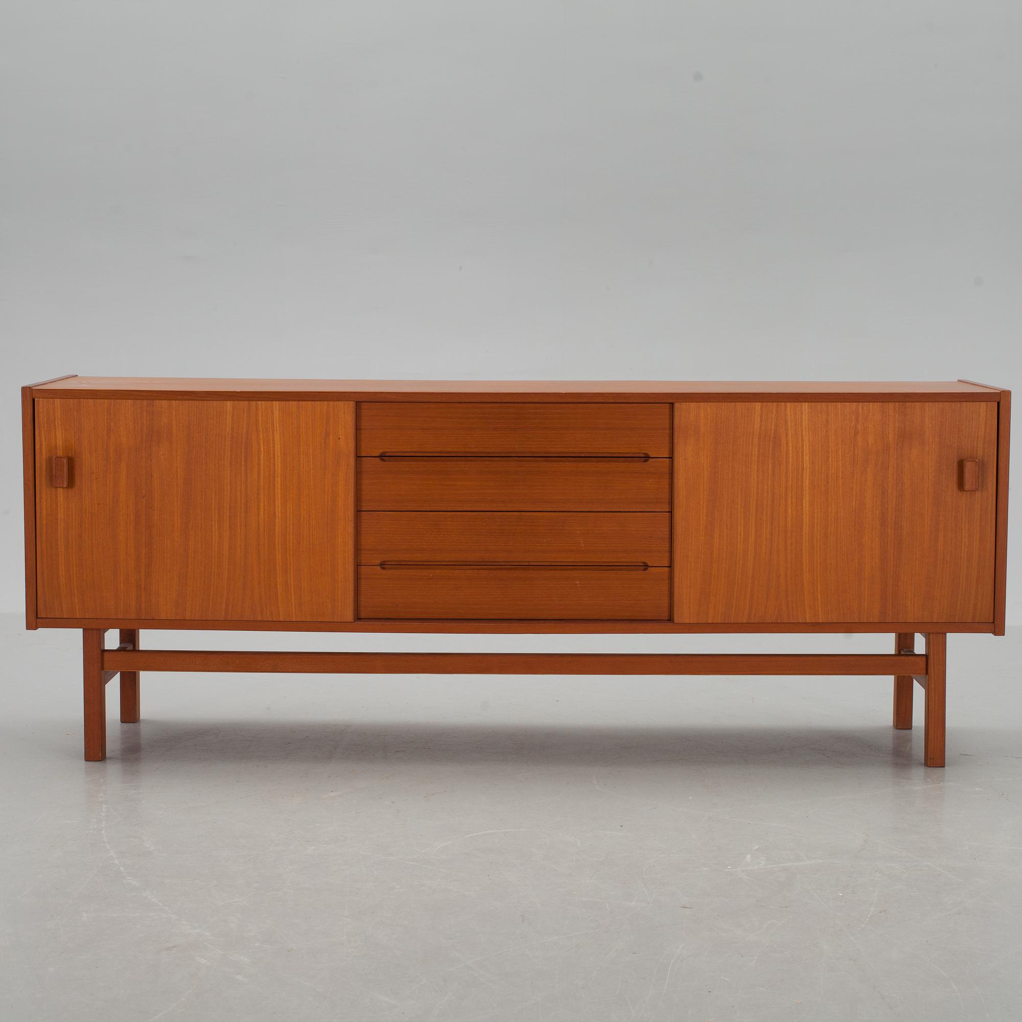 SIDEBOARD, "Arild", Nils Jonsson, Troeds, 1900-talets andra hälft.