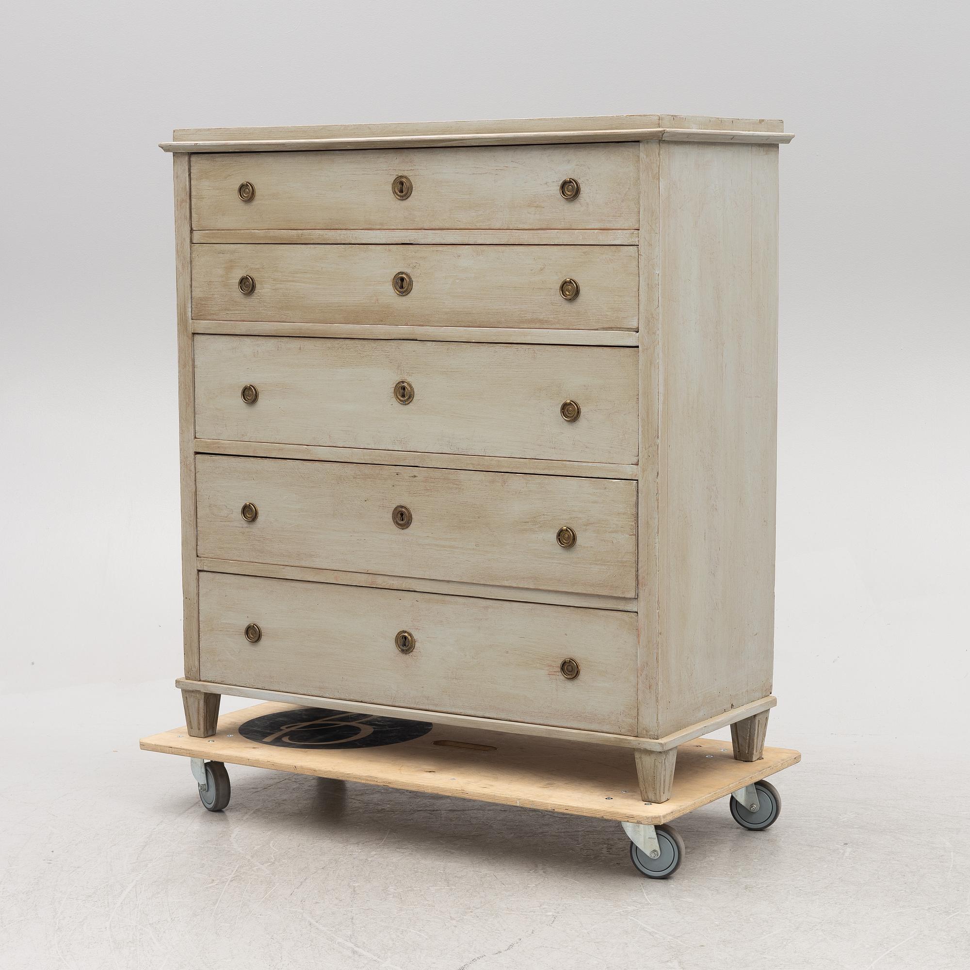 Chest of drawers, 19th century.