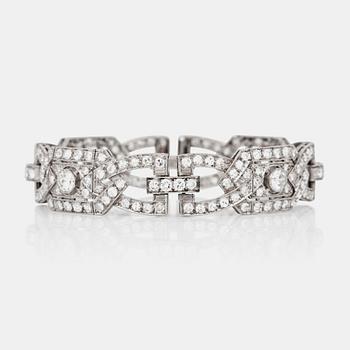 656. An Art Deco old-cut diamond bracelet. Total carat weight circa 7.50 cts.