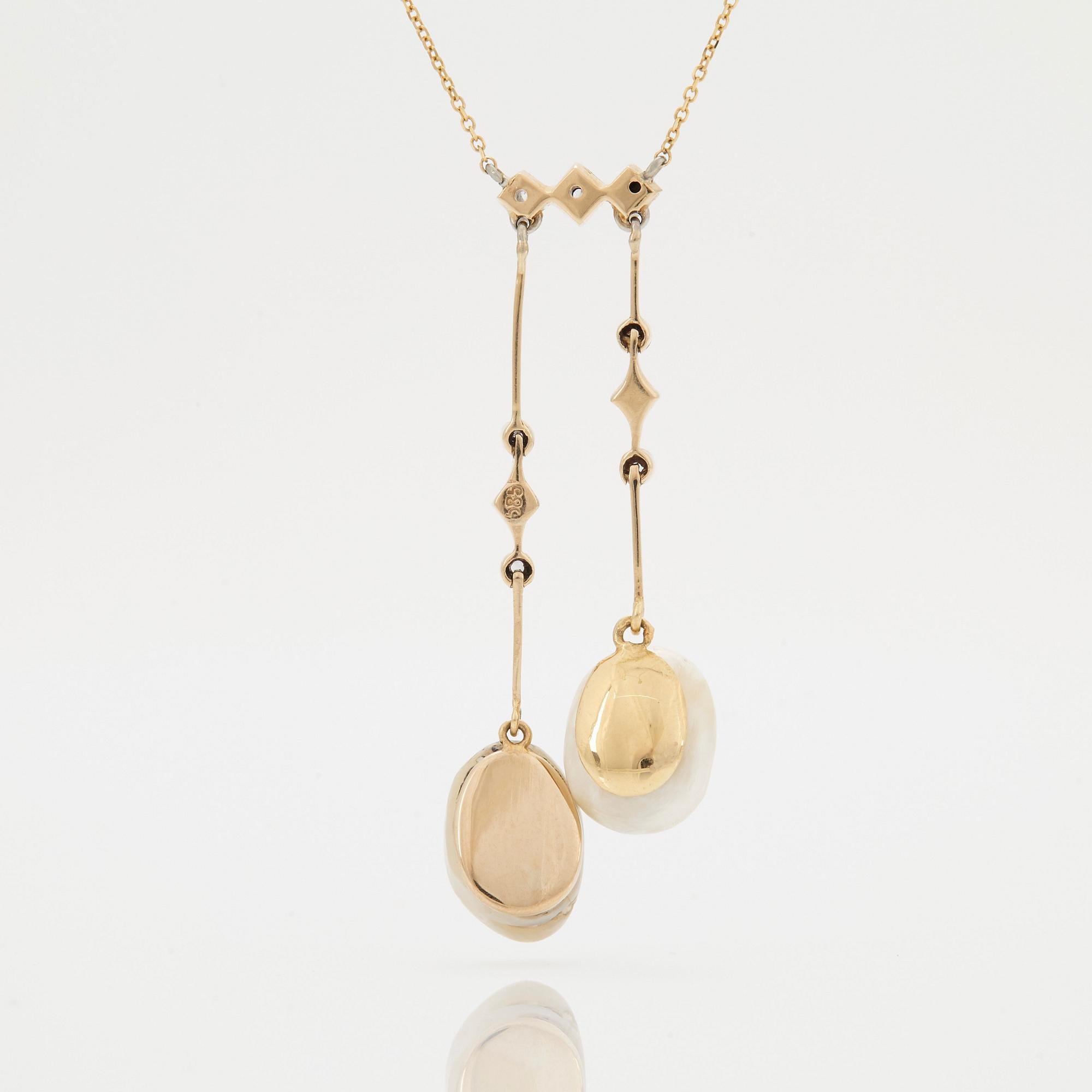 A NECKLACE.