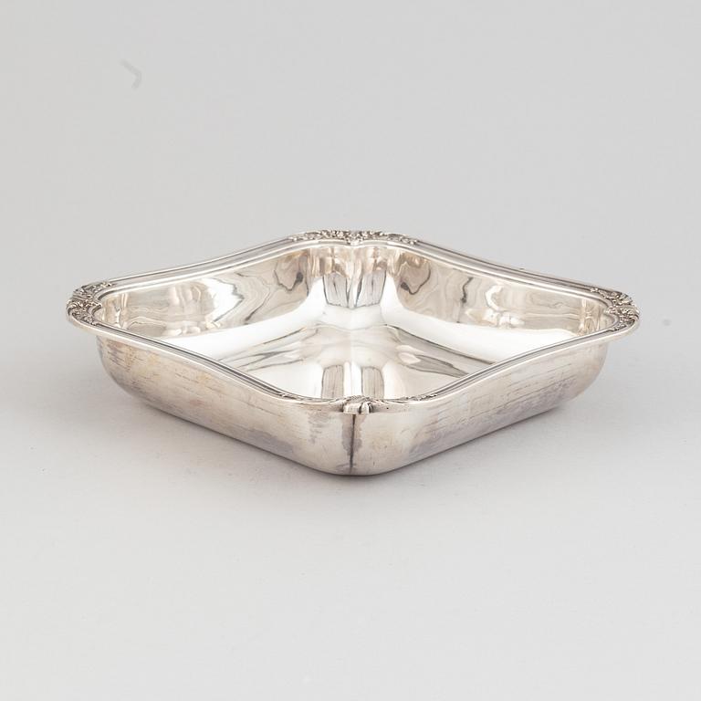 Two French 19th century silver 950/1000 dishes, after 1838.