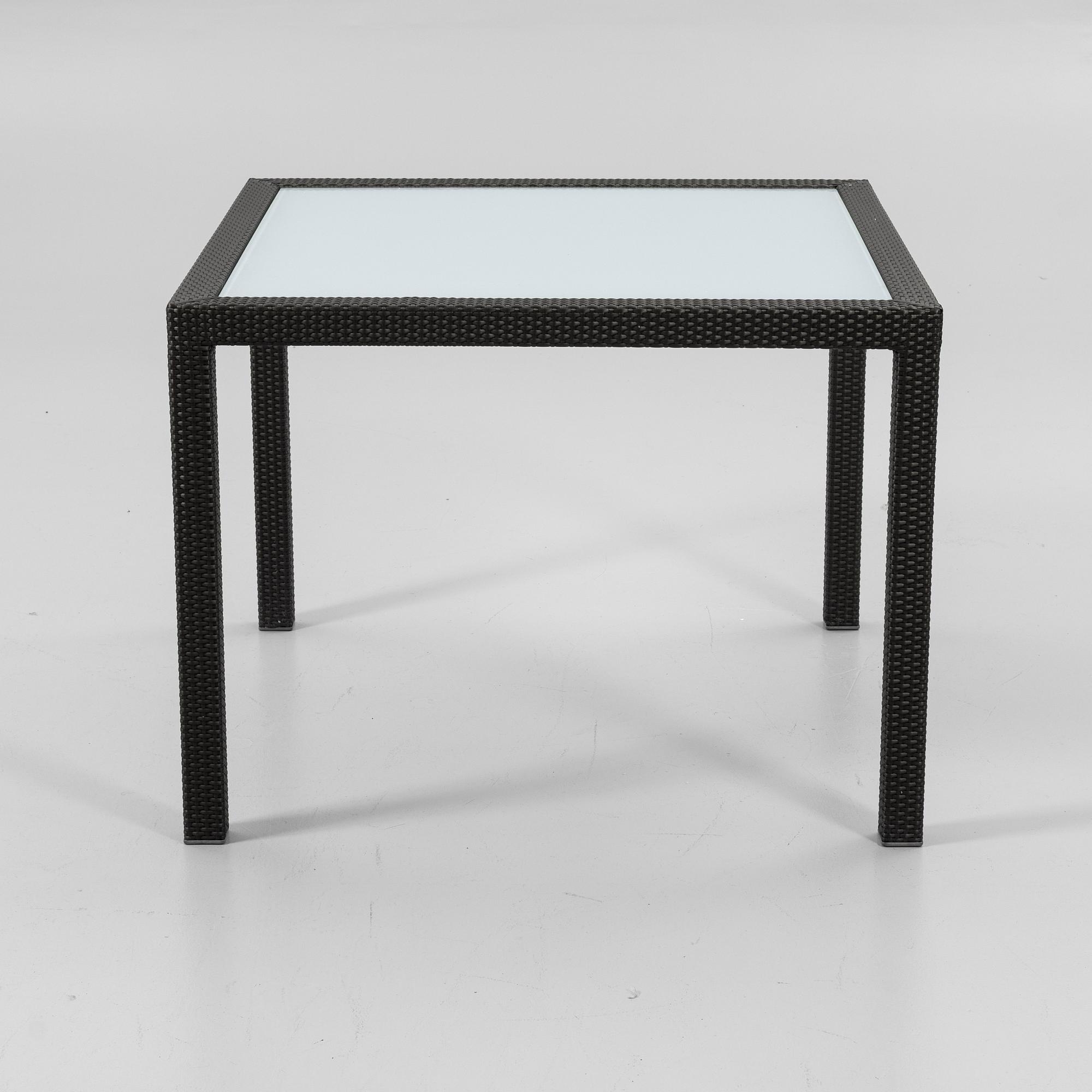 Trädgårdsbord, Dedon, 2000-tal.