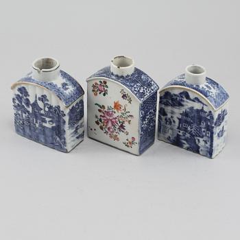 TEDOSOR, 3 st, porslin, Kina, Qianlong (1736-1795).