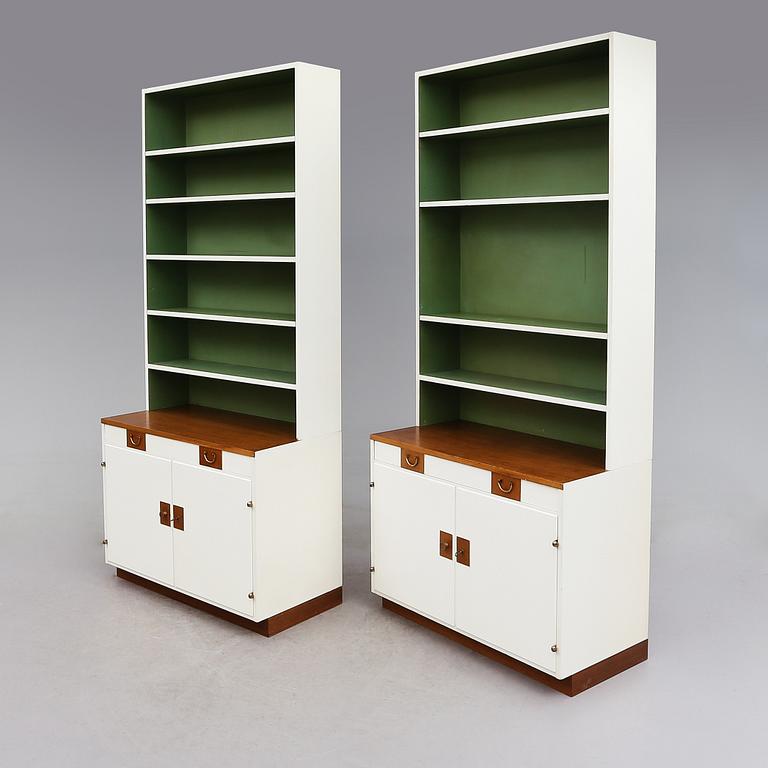BOKHYLLOR, 1 par, modell 2255, Josef Frank, Firma Svenskt Tenn.