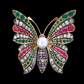 954. BROSCH, antikslipade diamanter, rubiner, smaragder och blå safirer med orientalisk pärla. Sent 1800-tal.