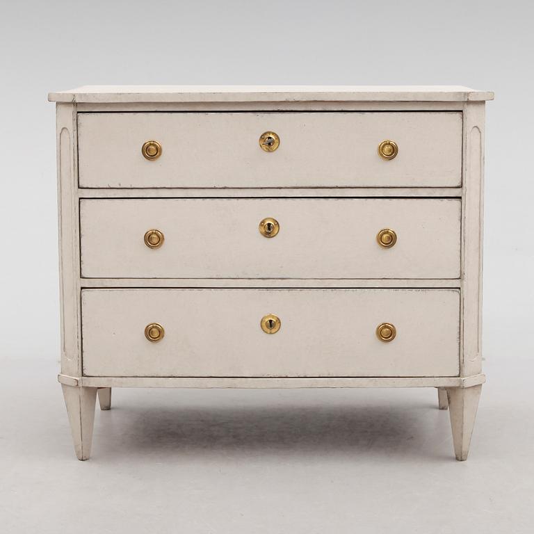 BYRÅ, gustaviansk stil, 1800-talets slut.
