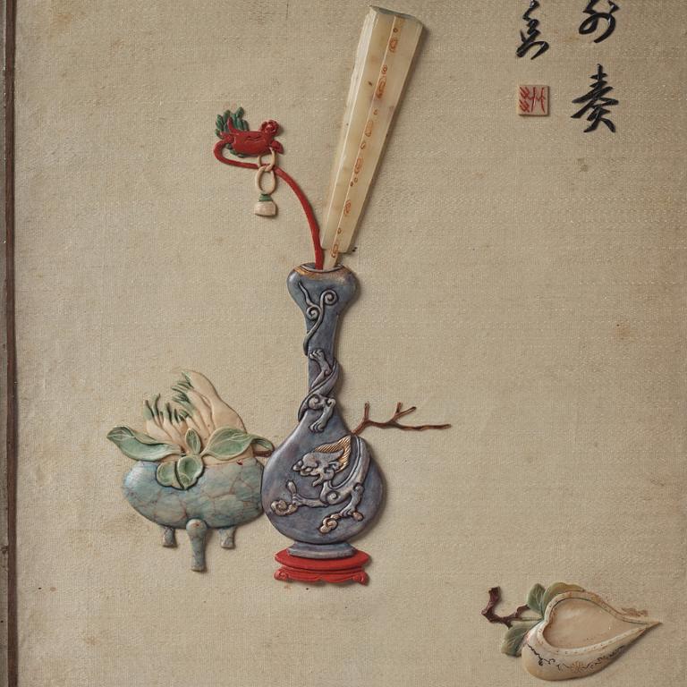 Reliefer, ett par, sten och siden. Qingdynastin (1644-1912).