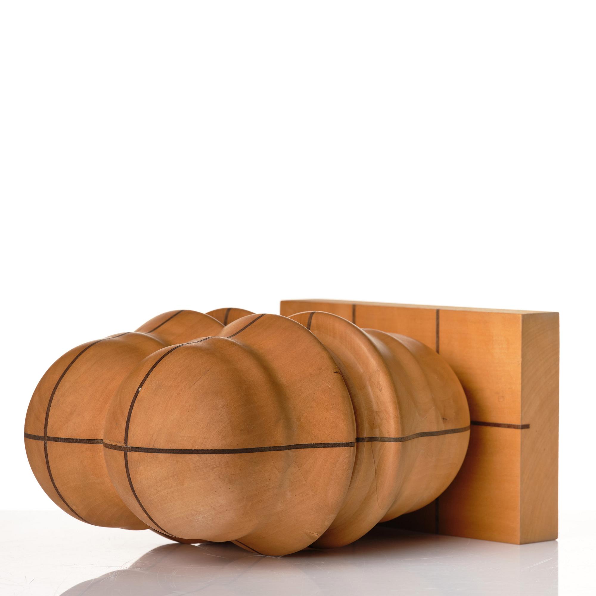 Sivert Lindblom, skulptur, trä, signerad S. Lindblom och daterad -68 undertill.