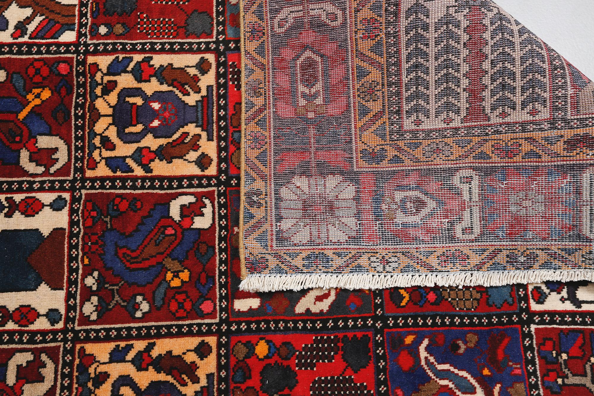 MATTA, Bachtiari, 1900-talets senare del, ca 300 x 200 cm.