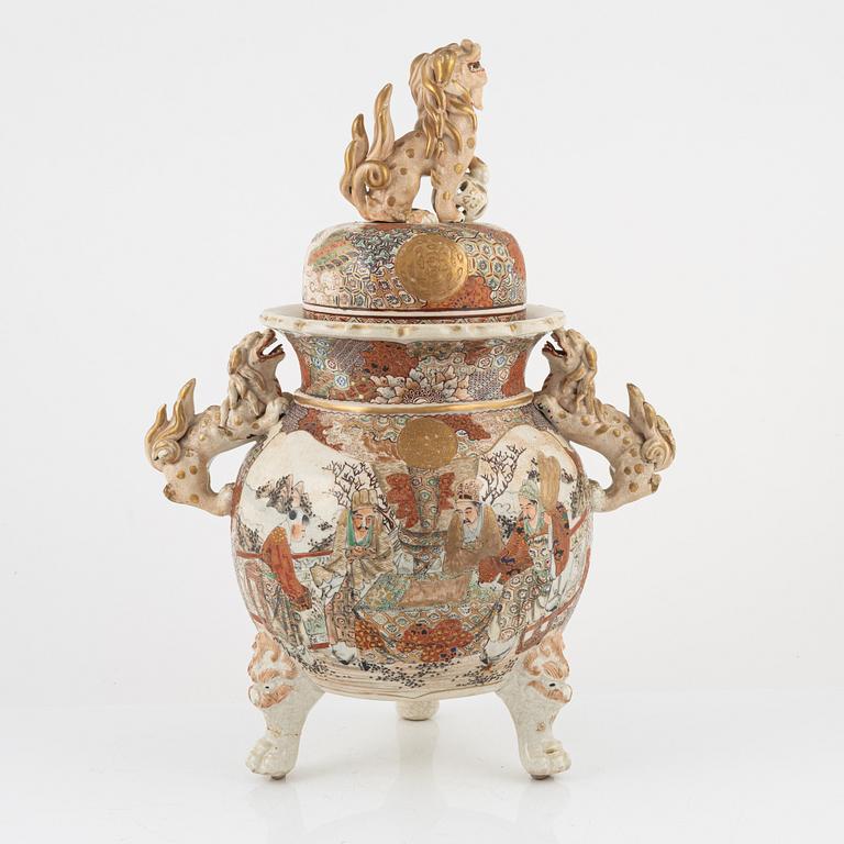 A large Satsuma incensce burner with cover, Japan, Meiji period (1868-1912).