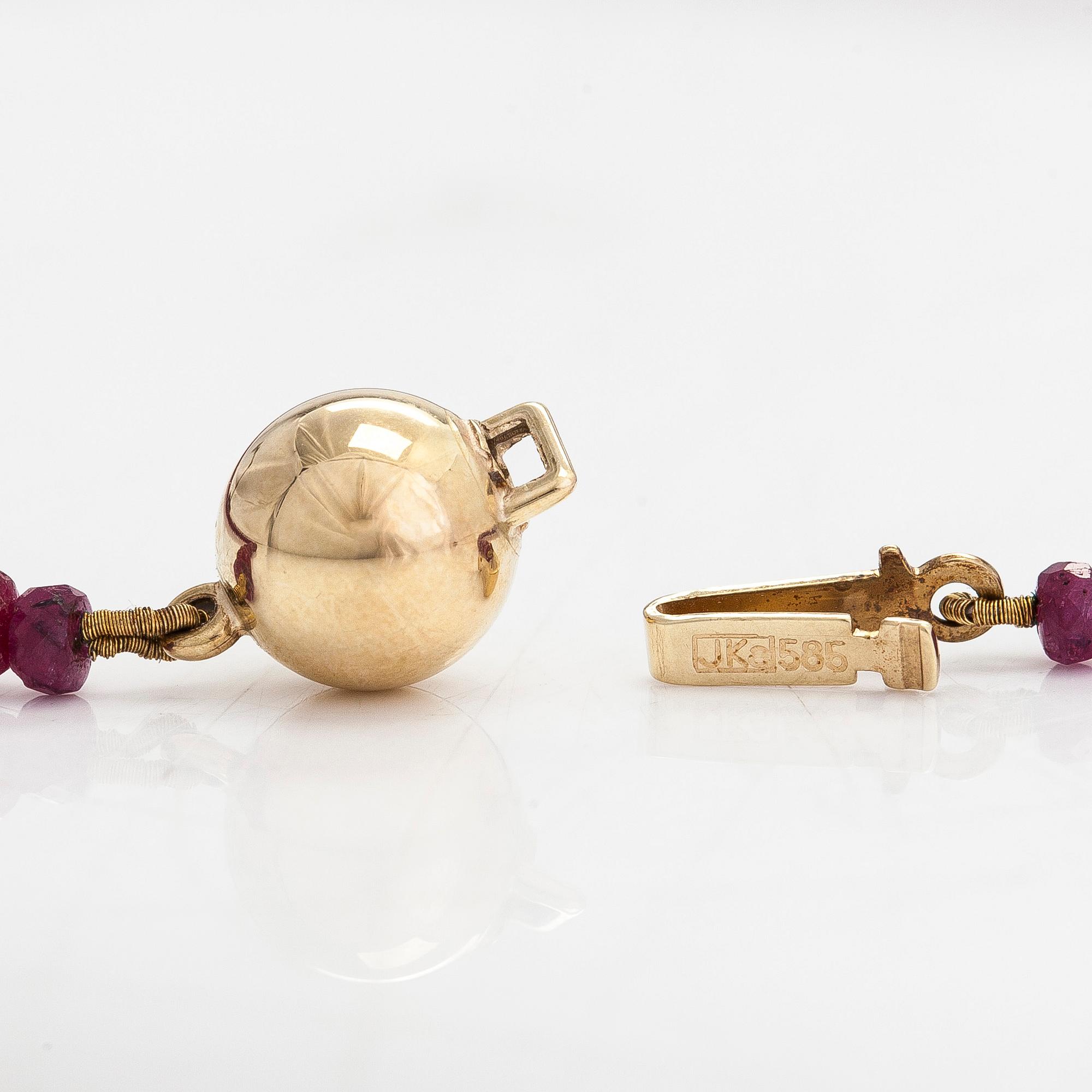 A necklace, set with rubies, clasp in 14K gold.