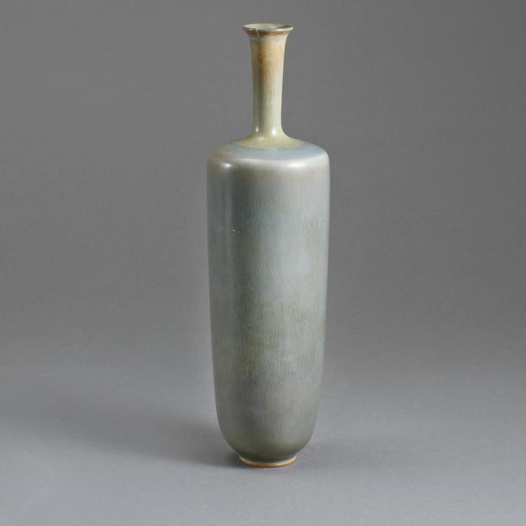 VAS, stengods, Berndt Friberg, signerad samt Gustavsbergs studiohand, 1954.