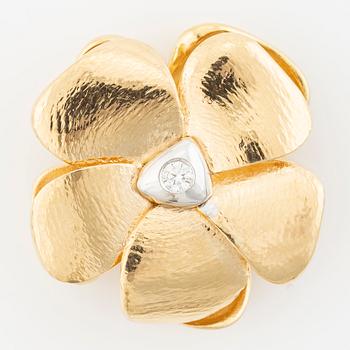 Ole Lynggaard, Charlotte Lynggaard, Lås, 18K guld med briljantslipade diamanter, i form av blomma.
