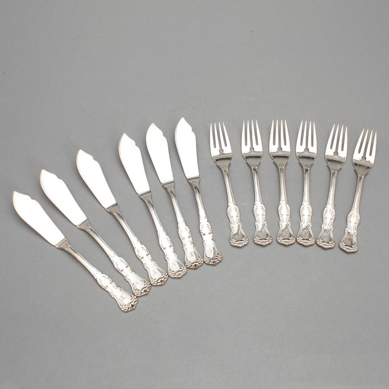FISKBESTICK, 6+6 st, silver, C.G. Hallberg, Stockholm, 1951/52. Vikt ca 730 gram.