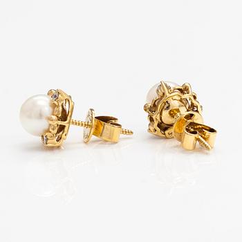 Örhängen, 18K guld, oldade pärlor, diamanter ca 0.09 ct tot.
