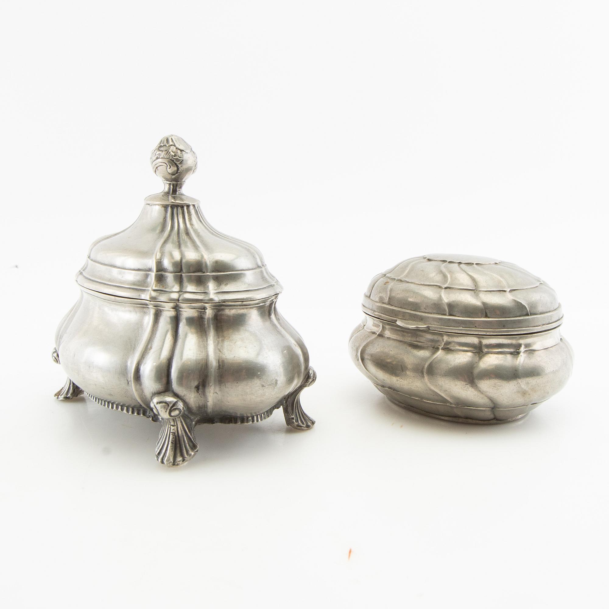 Sockerskålar 2 st Rokoko-stil tenn 1900-talets första hälft.