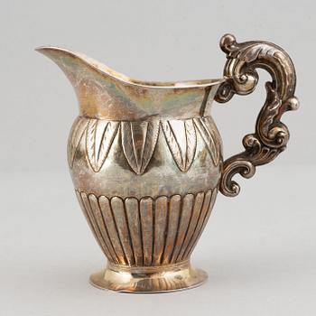 A mixed lot of two 19th century silver and parcel-gilt creamers and a coffee-pot.